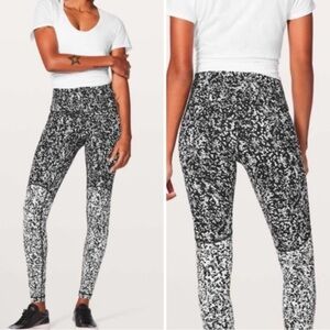 Lululemon Size 2 Black and White Patterned Leggings